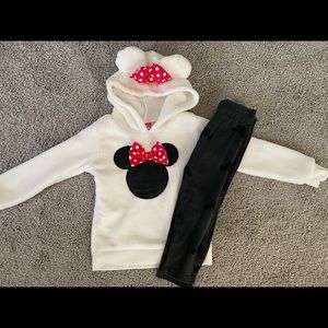 4 Minnie Mouse sets 3T